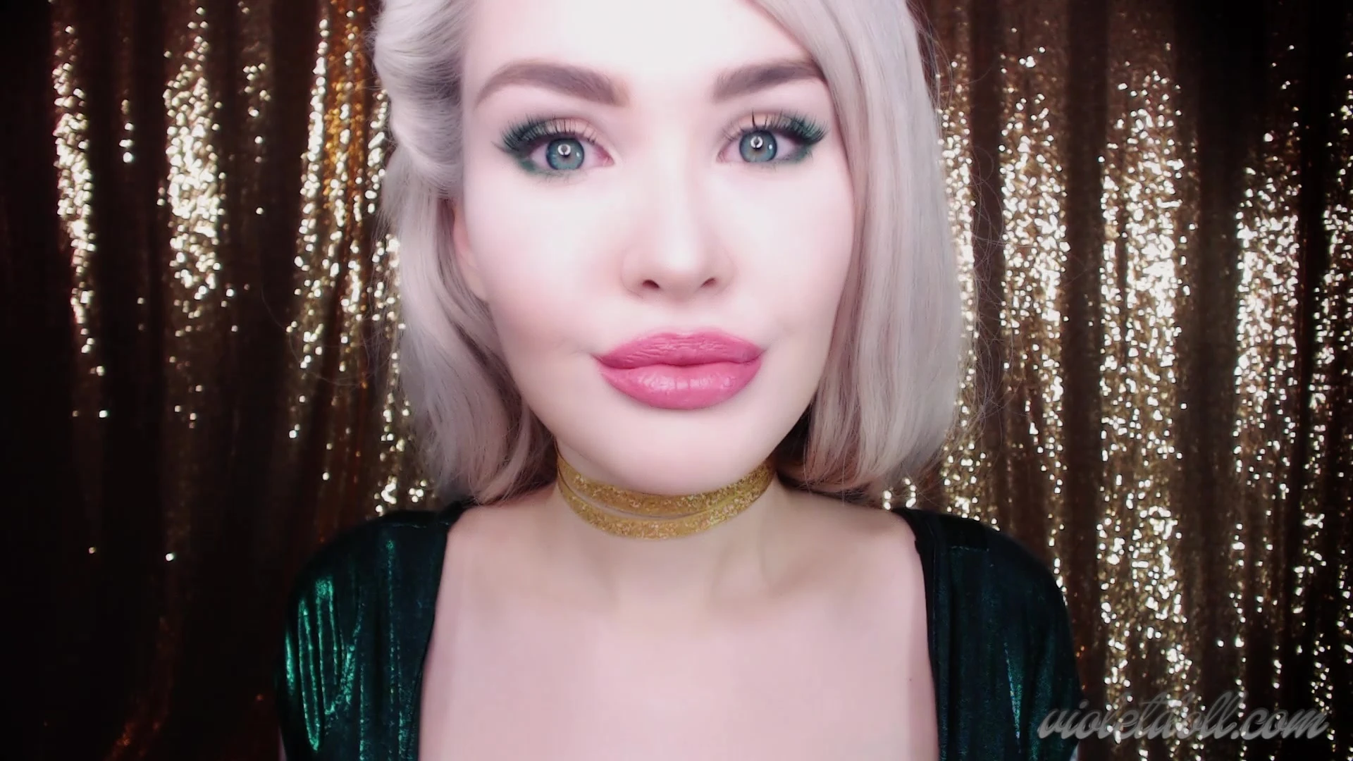 Baddie MILF Viollet Doll pussy reveal Video Epic