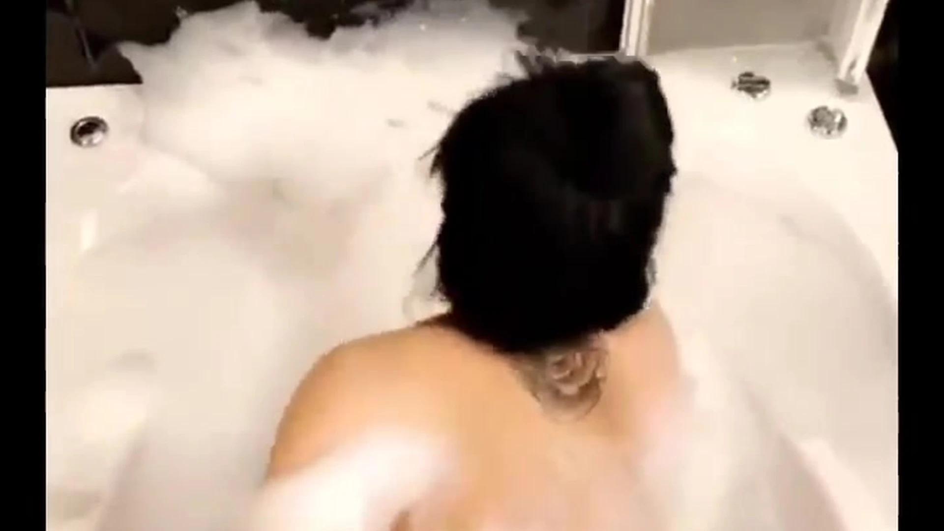 Big Lips and Hips Lissa Aires  onlyfans revealed video